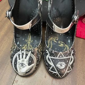 Hot Chocolate Design Esoteric heels- size 11